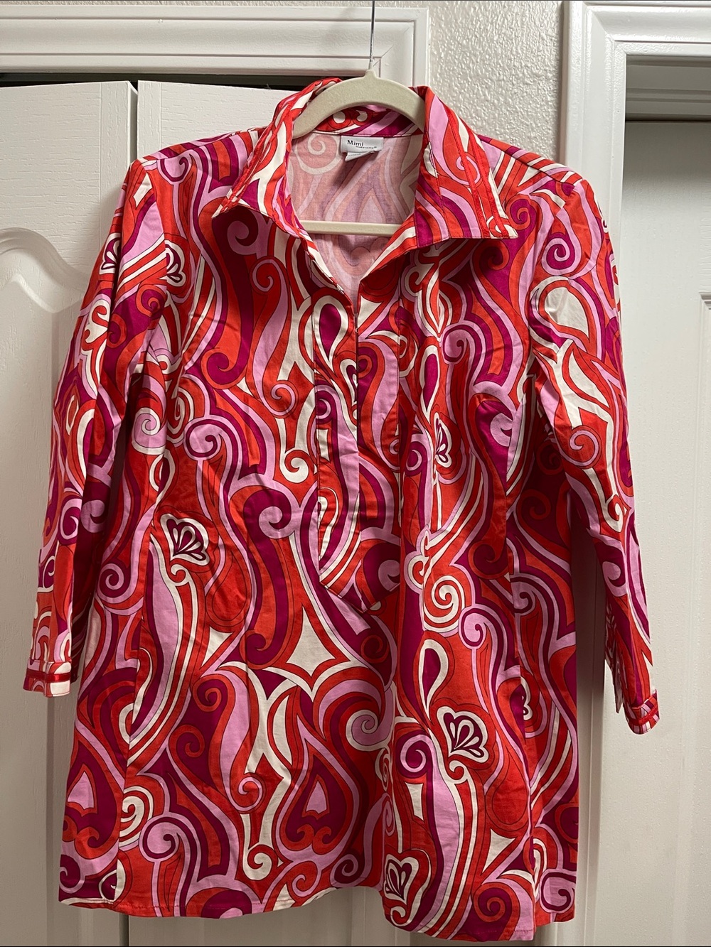 Mimi Maternity Red & Pink Swirl Button-Up Blouse Medium